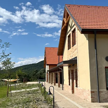 Pilisszentlaszloi Turistaszallas * Pilisszentlaszlo
