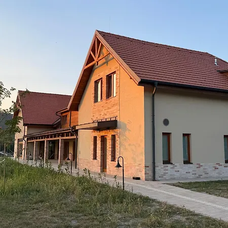 Pilisszentlaszloi Turistaszallas Chata
